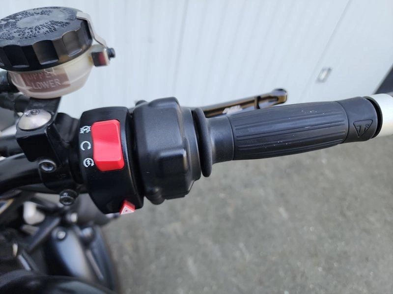 2016 Triumph Street Twin alt