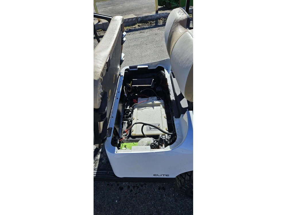 E-z-go Express S4 Bright White 2023 alt