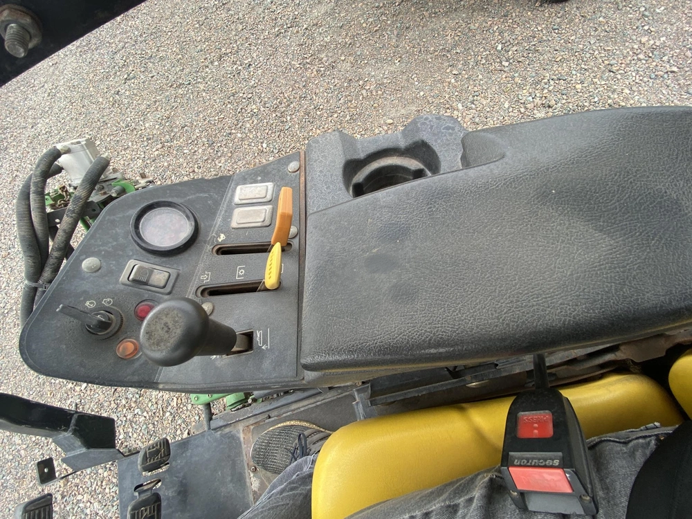 2005 John Deere 3235c alt