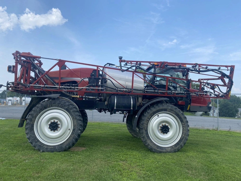 Case Ih Patriot 3330 2011 alt