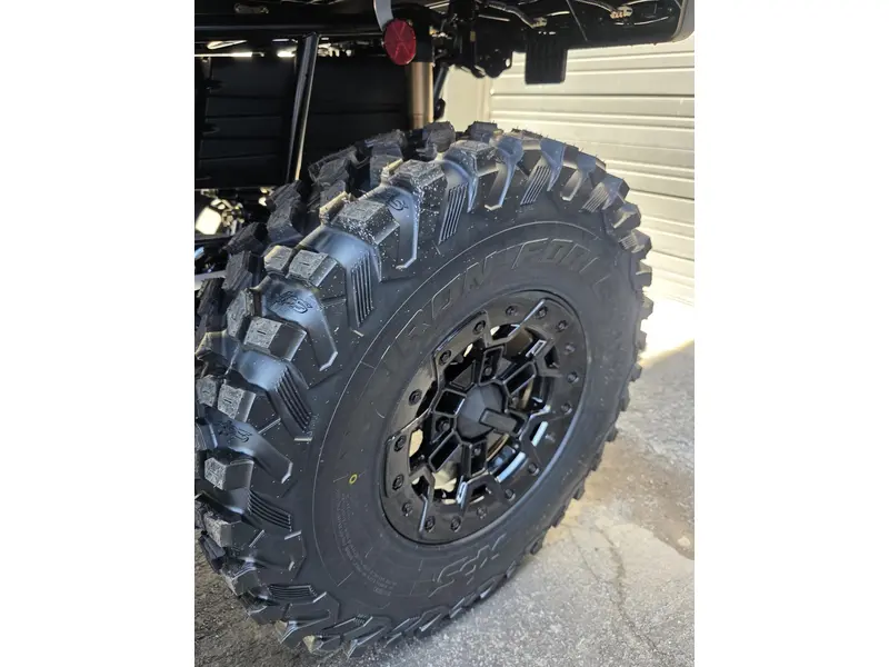 Can-Am OUTLANDER MAX 6X6 BACKCOUNTRY 1000R 2026