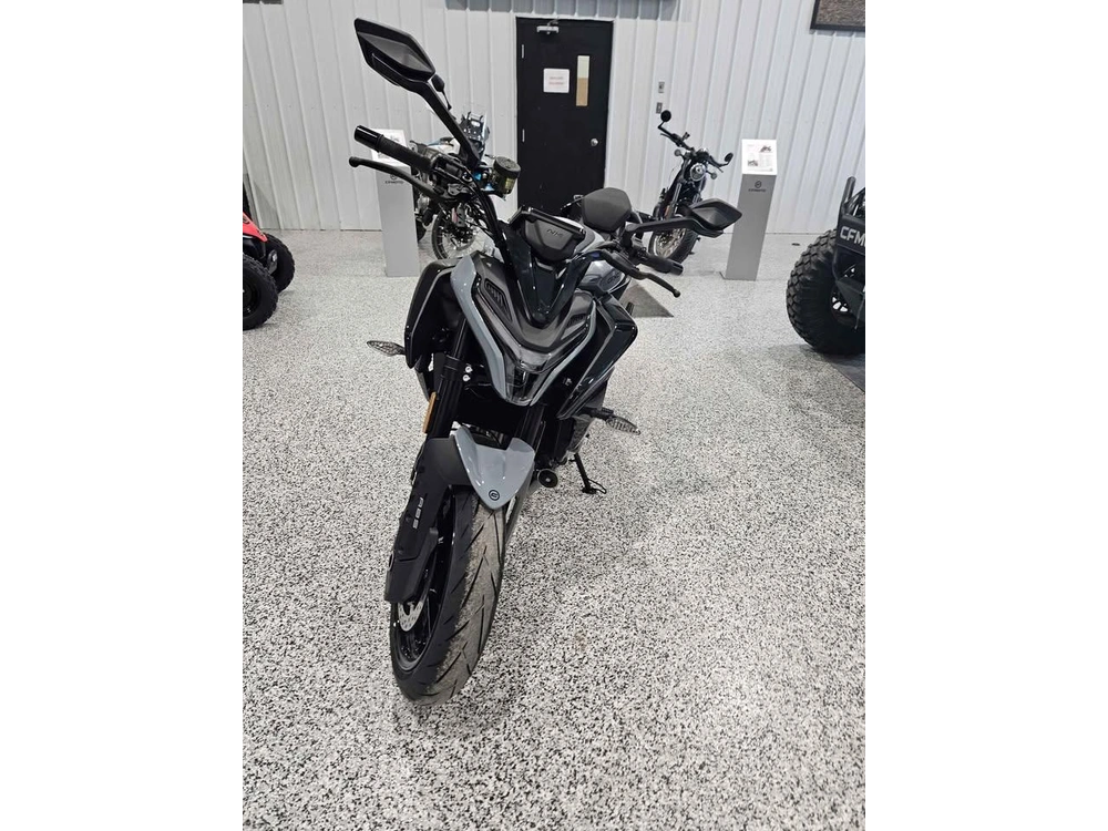 2026 Cfmoto 675nk alt