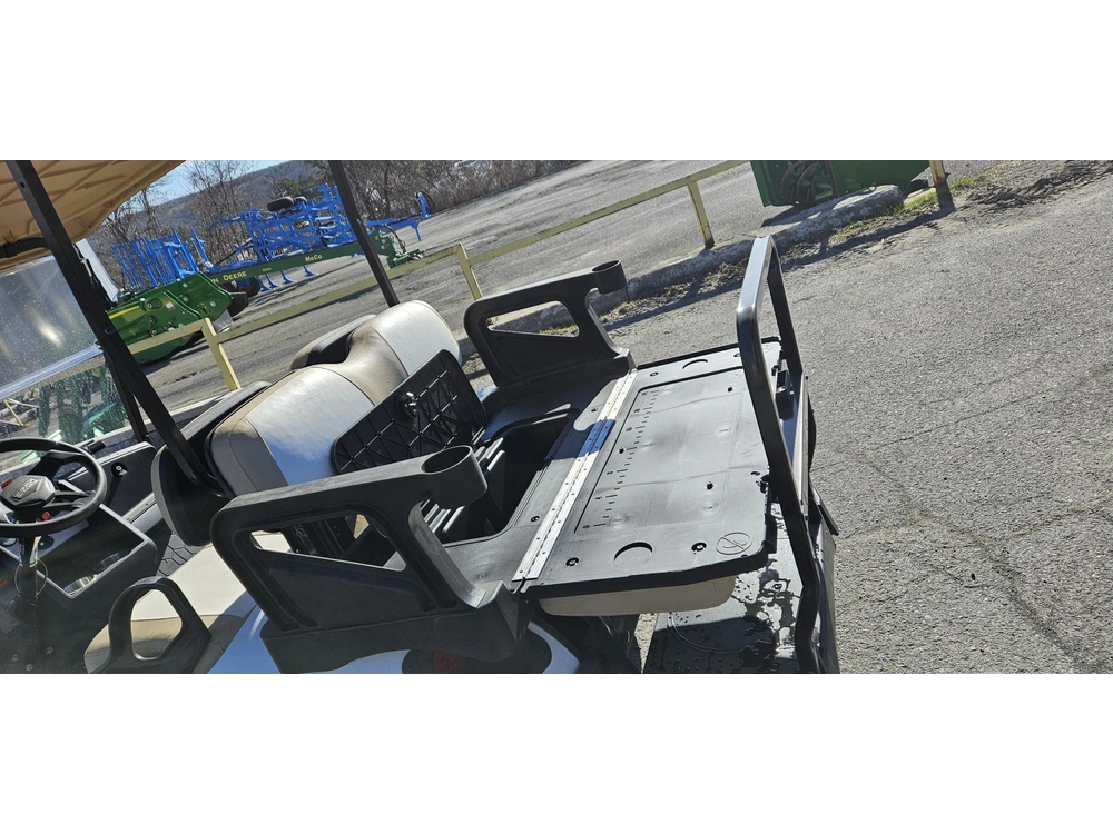 E-z-go Express S4 Bright White 2023 alt