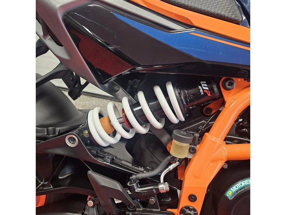 2025 Ktm Duke 390 alt