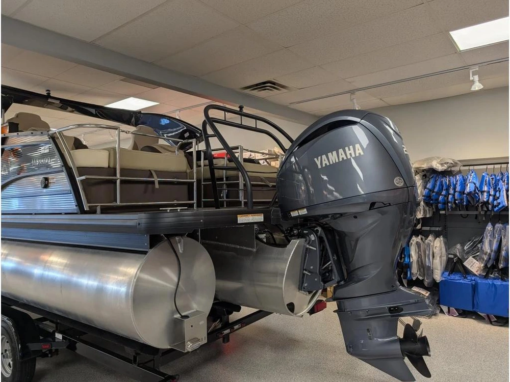 2022 Godfrey Marine Mc235rl alt