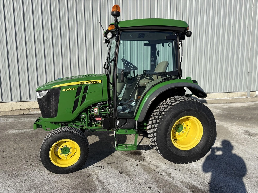 2022 John Deere 4066r alt
