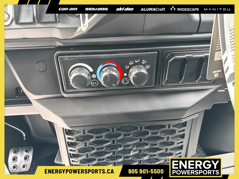 2026 Can-am Can-am Defender Max Cab Xt Hd11 alt