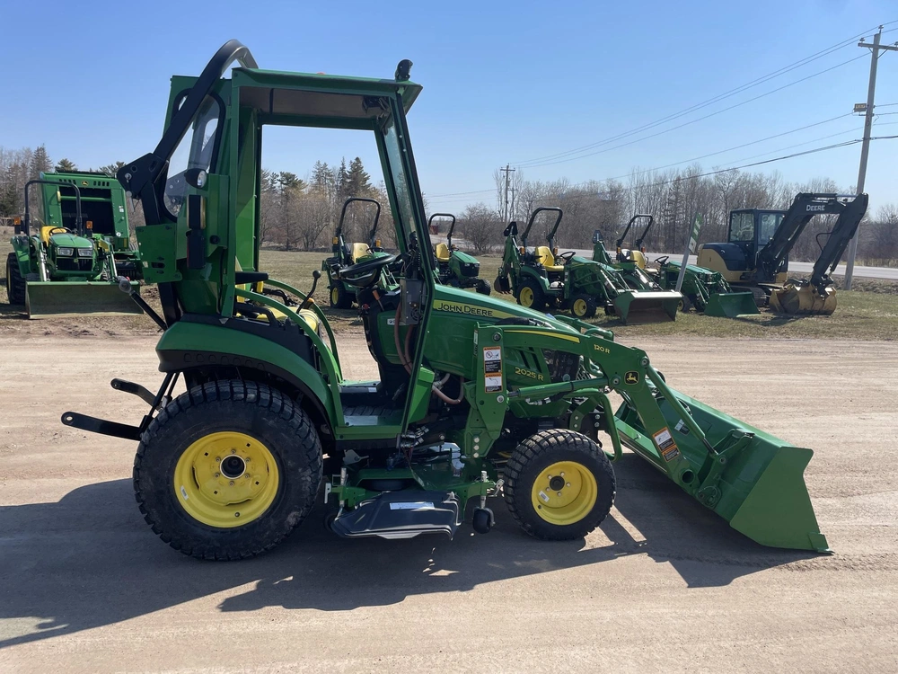 2022 John Deere 2025r alt