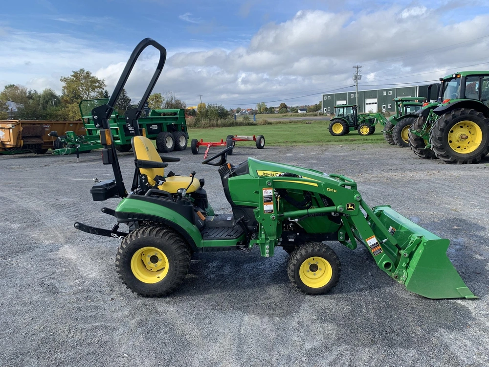 2023 John Deere 1025r alt