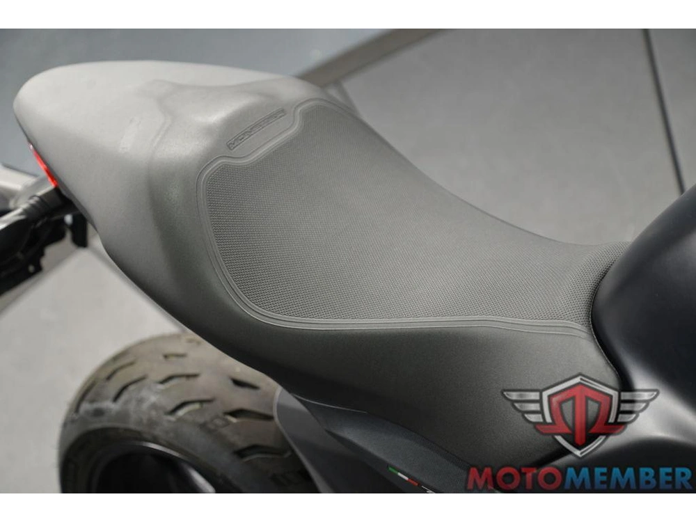 2018 Ducati Monster 797 Plus Dark Stealth alt