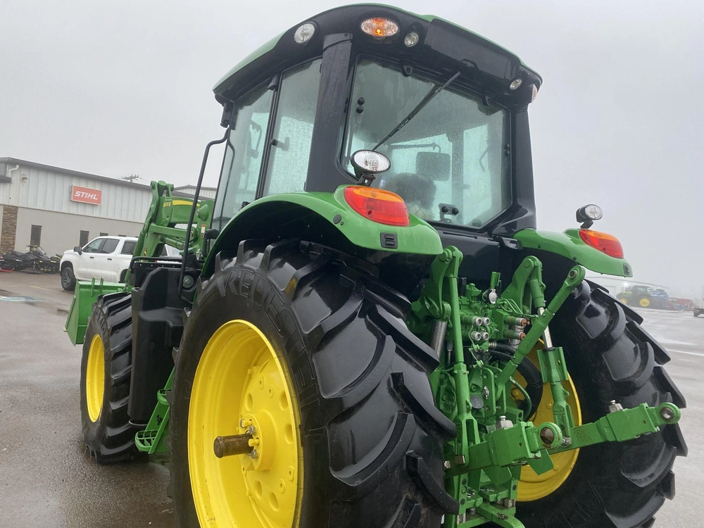 John Deere 6110m 2024 alt