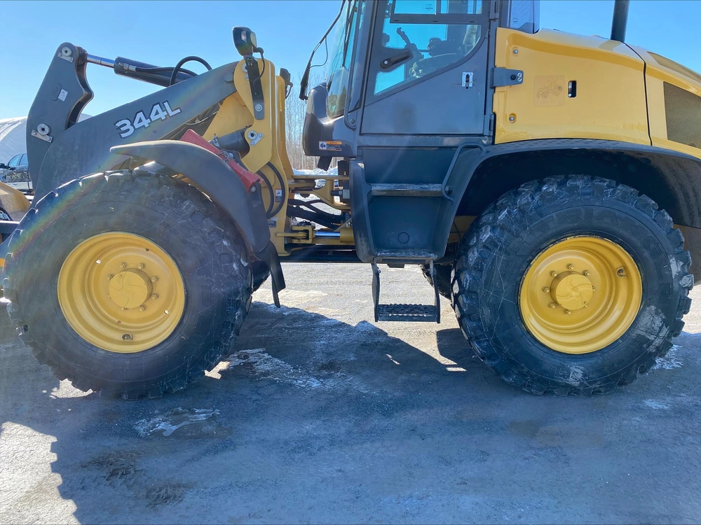 John Deere 344l 2019 alt