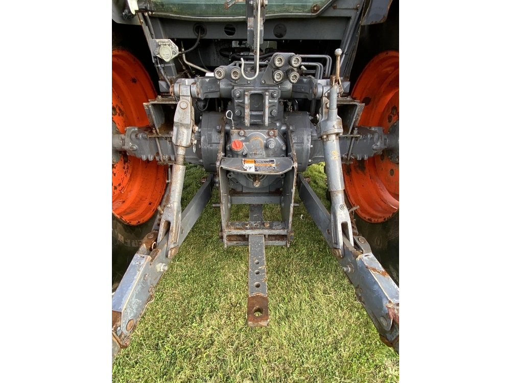 Kubota M110 2010