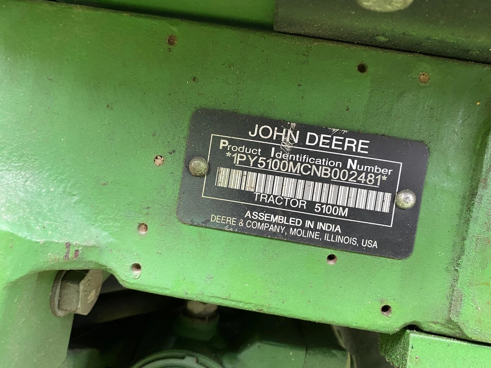 2022 John Deere 5100m alt