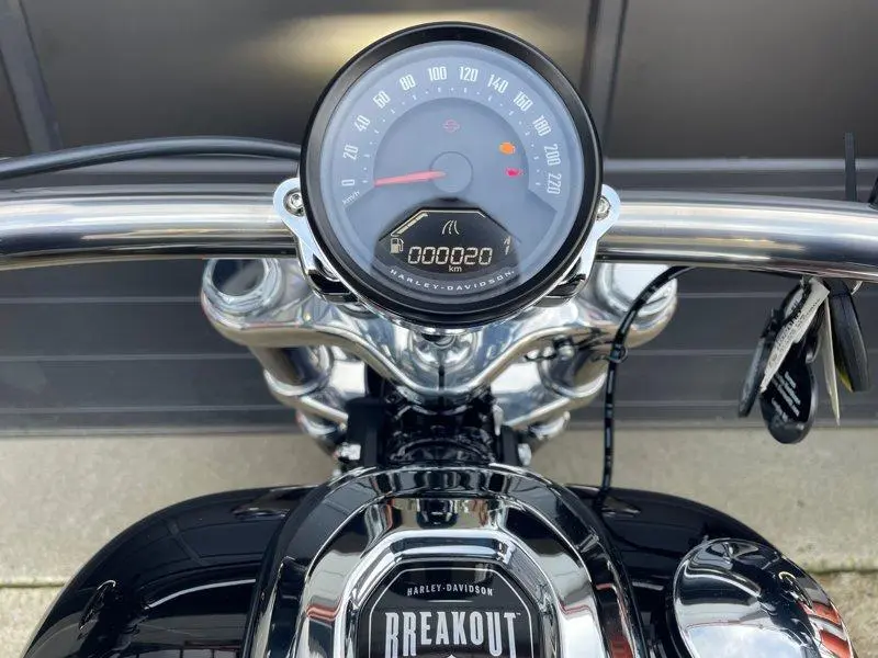 2026 Harley-Davidson FXBR - Breakout® thumbnail 16