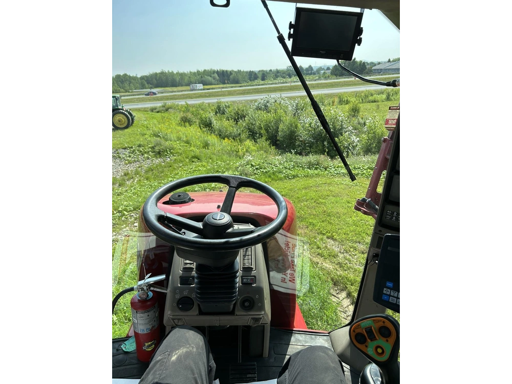 Case Ih Patriot 3330 2011 alt
