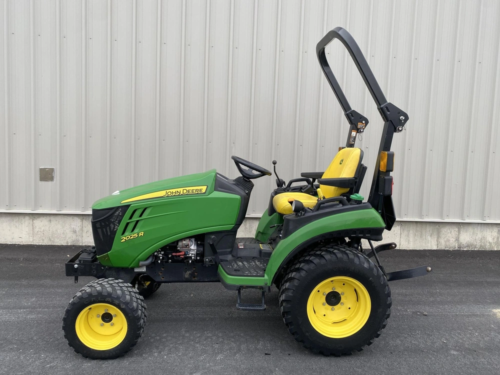 2021 John Deere 2025r alt