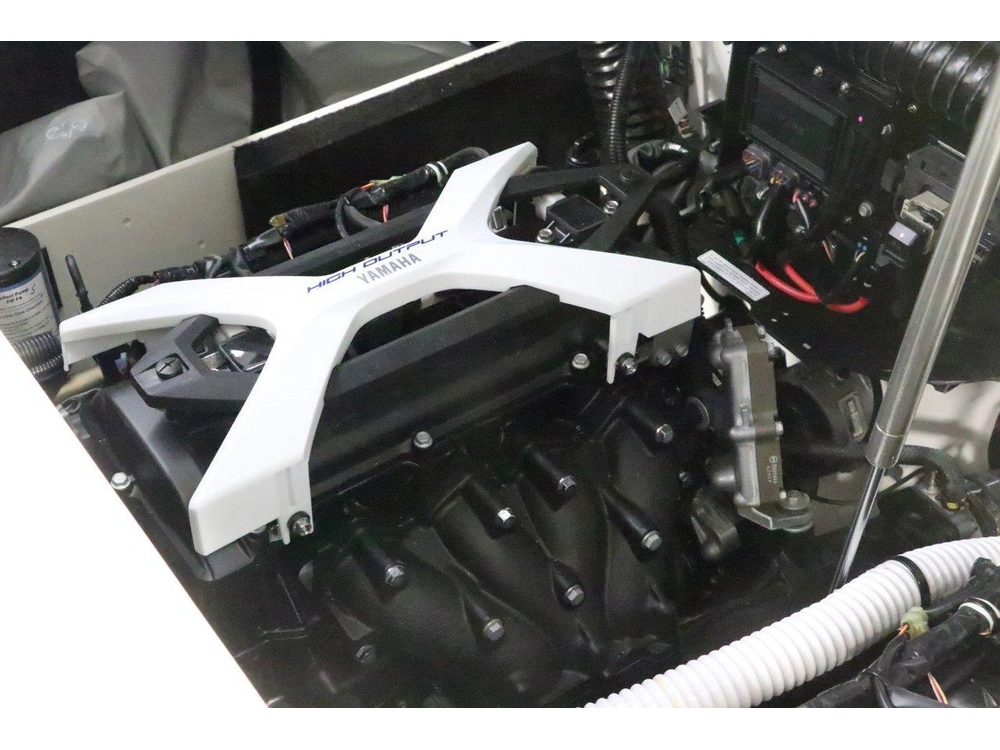 2026 Yamaha 222xd alt