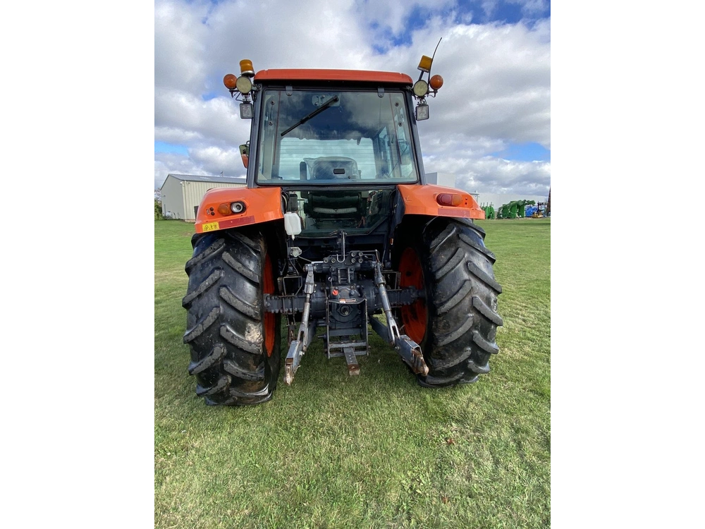 Kubota M110 2010