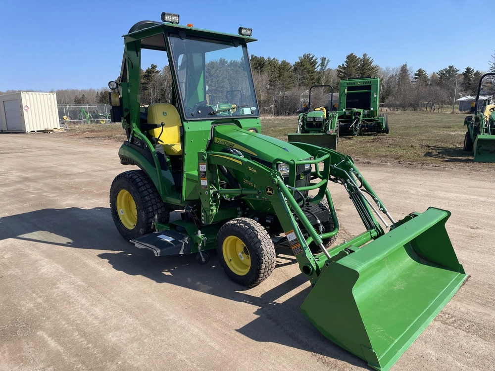 2022 John Deere 2025r alt