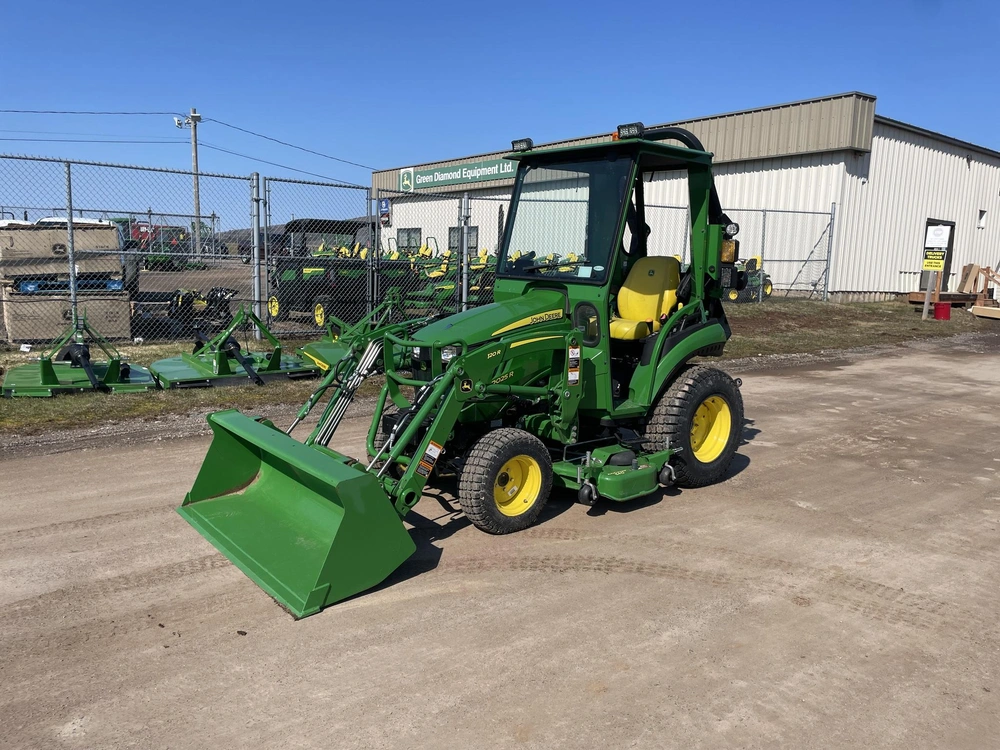 2022 John Deere 2025r alt