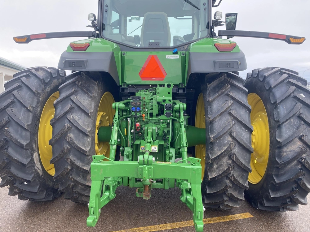 2023 John Deere 7r 210 alt