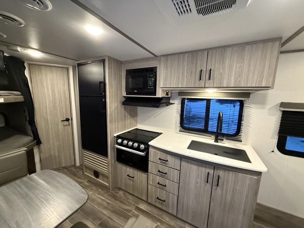 Passport 219bh 2022 alt