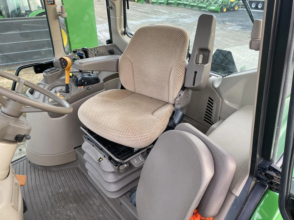 2022 John Deere 6120m alt