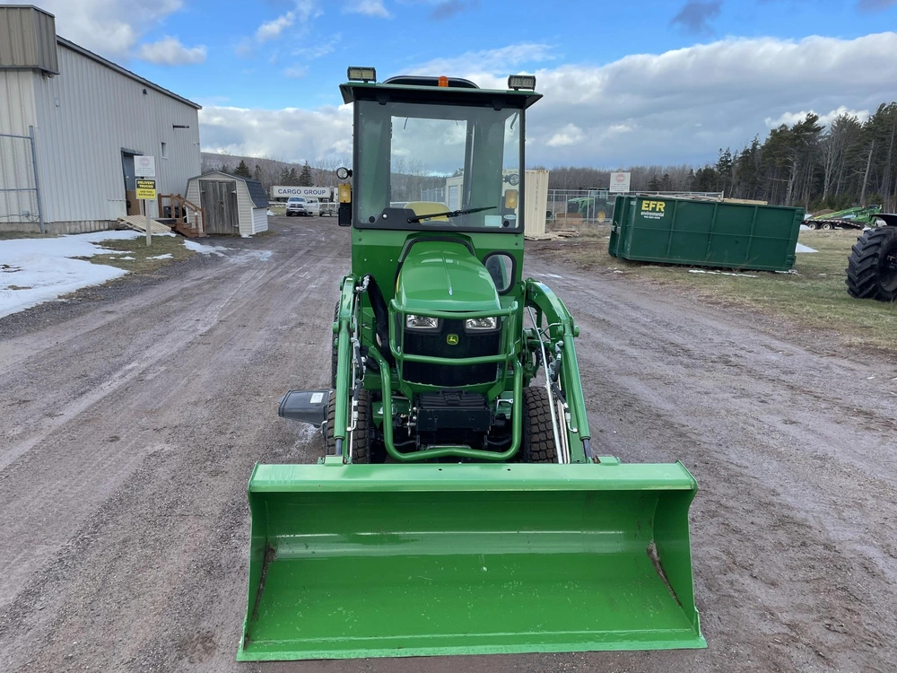 2022 John Deere 2025r alt