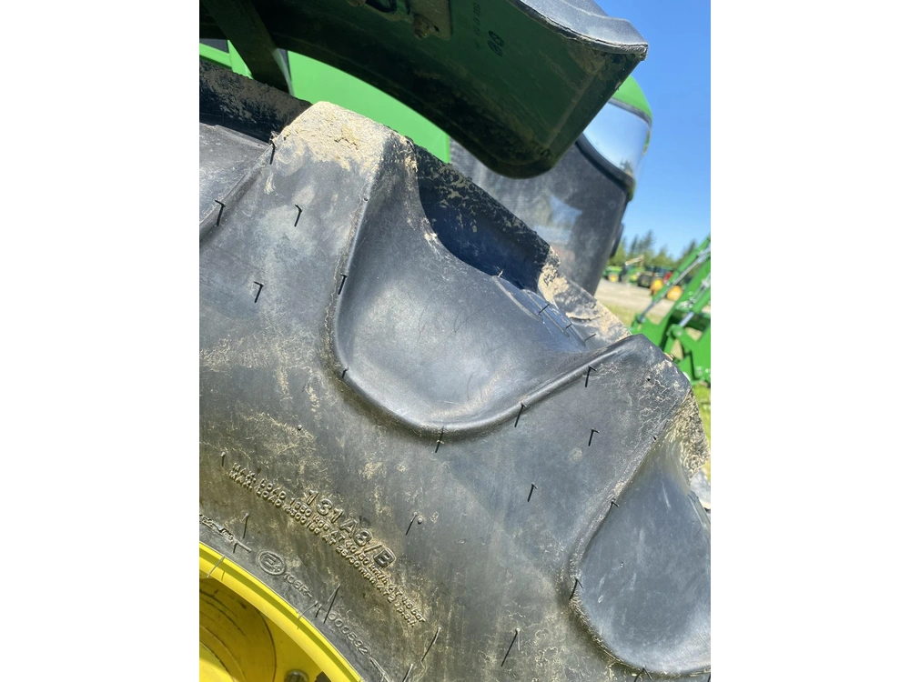 2022 John Deere 5100m alt