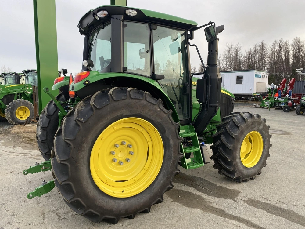 2022 John Deere 6120m alt