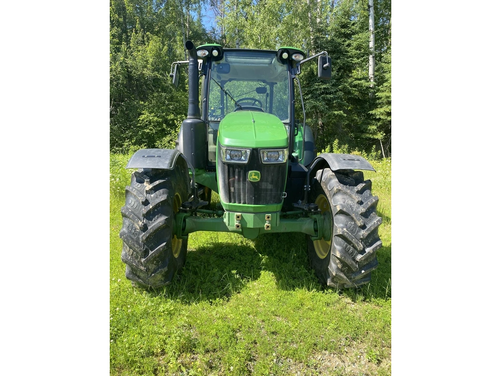 2022 John Deere 5100m alt