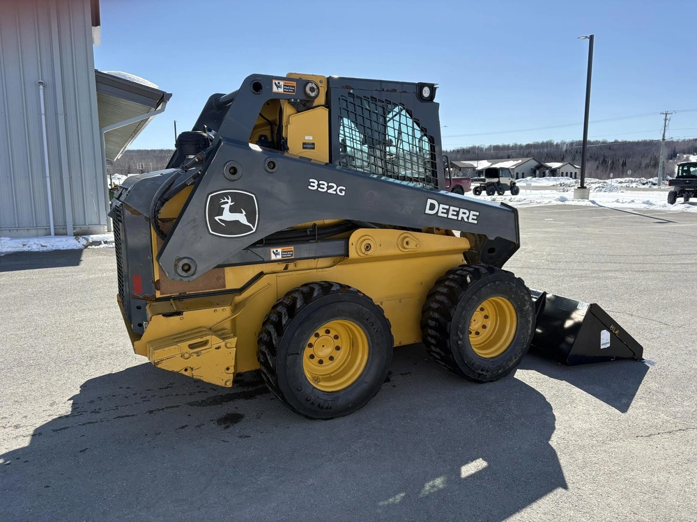 2021 John Deere 332g alt