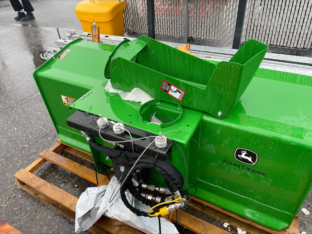 2021 John Deere 60 In. Heavy Duty Snow Blower alt