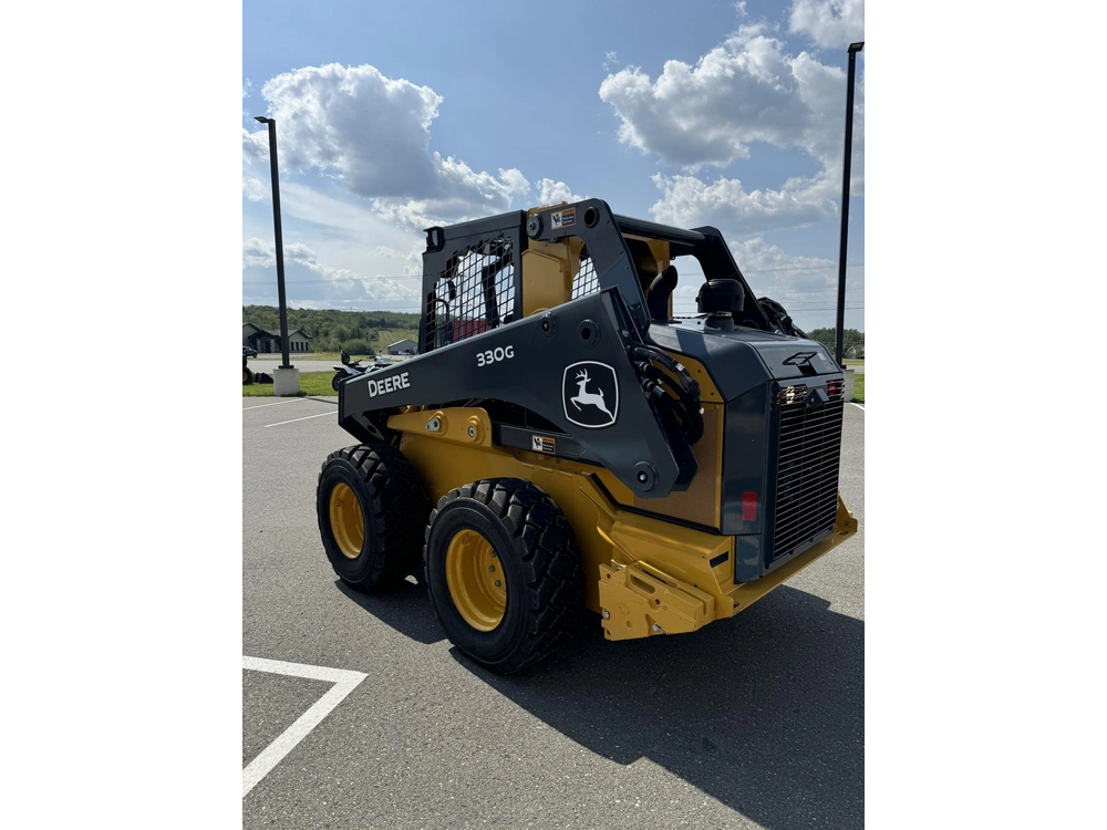John Deere 330g 2022 alt