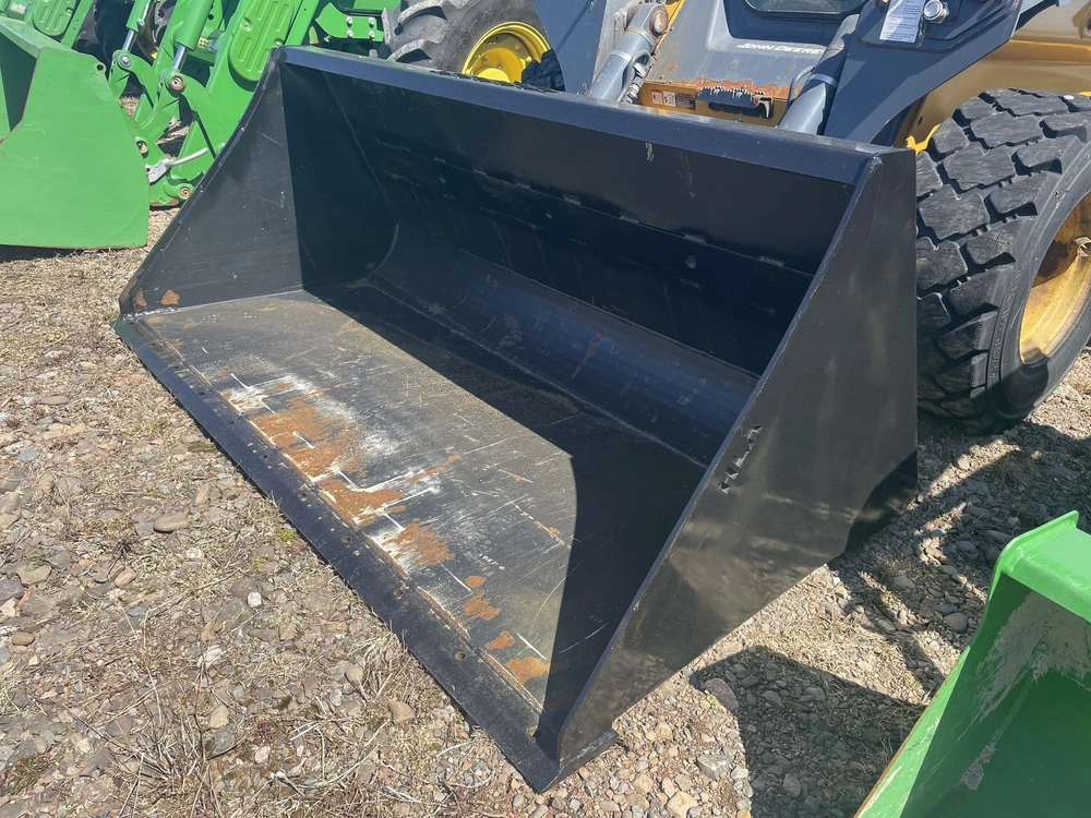 John Deere 332g 2023 alt