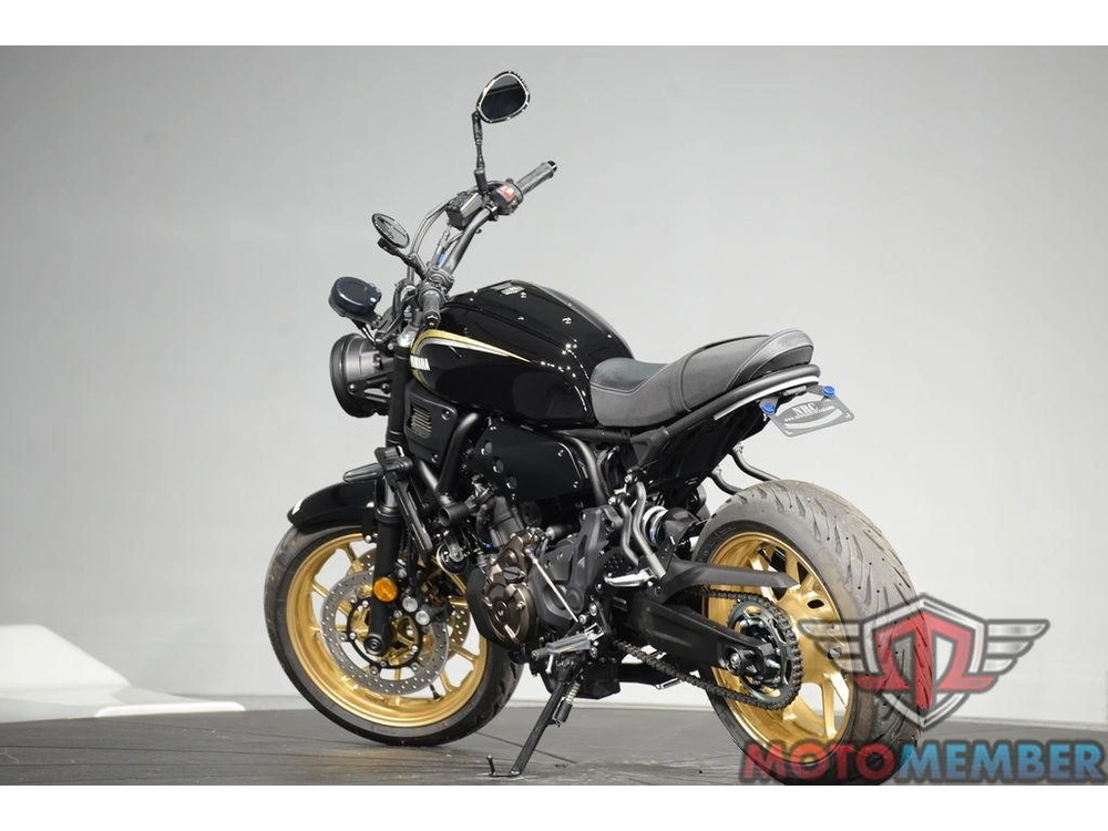 2025 Yamaha Xsr700 alt