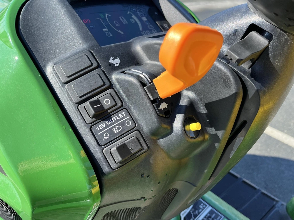 2021 John Deere X739 alt