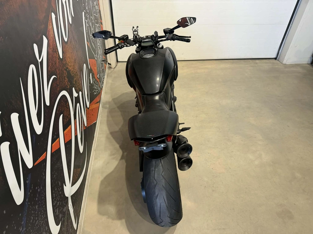 Ducati Diavel 2015 alt