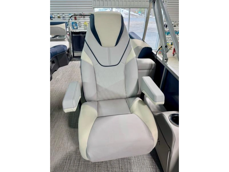 2026 Avalon Lsz Quad Lounger Shift 23 X 8.5 alt