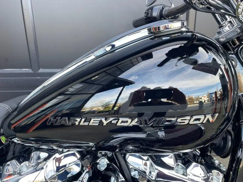 2026 Harley-Davidson FXBR - Breakout® thumbnail 4