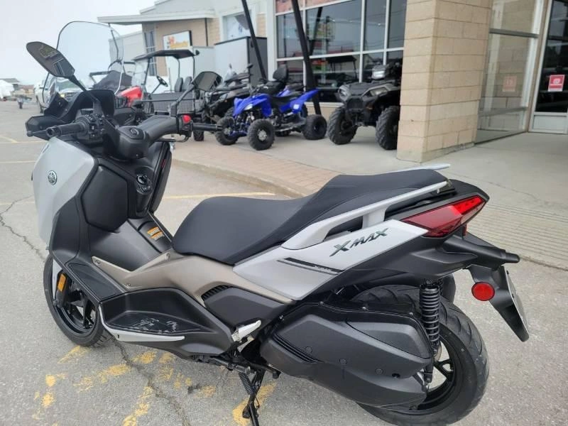 2023 Yamaha Xmax 300 alt