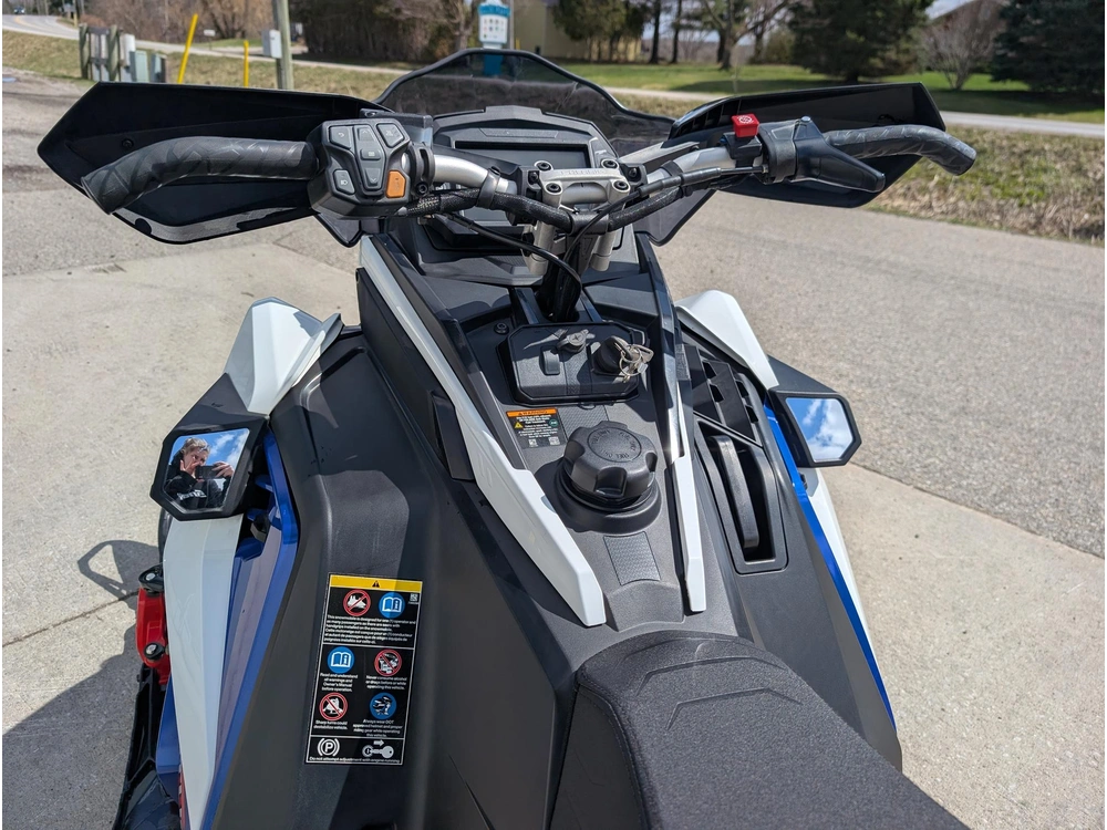 2023 Polaris 850 Indy Adventure 137 alt