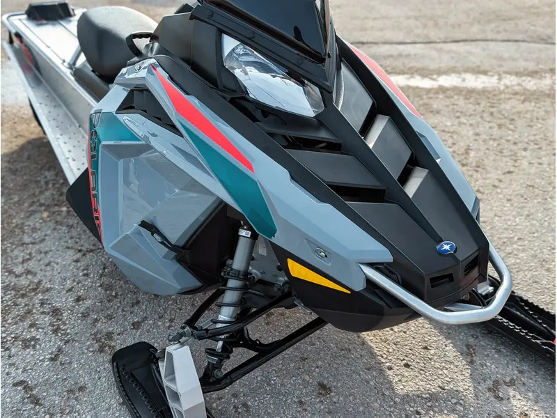 Polaris 550 RMK EVO 144 // Stealth Gray w/ Electric Visor Plug 2024