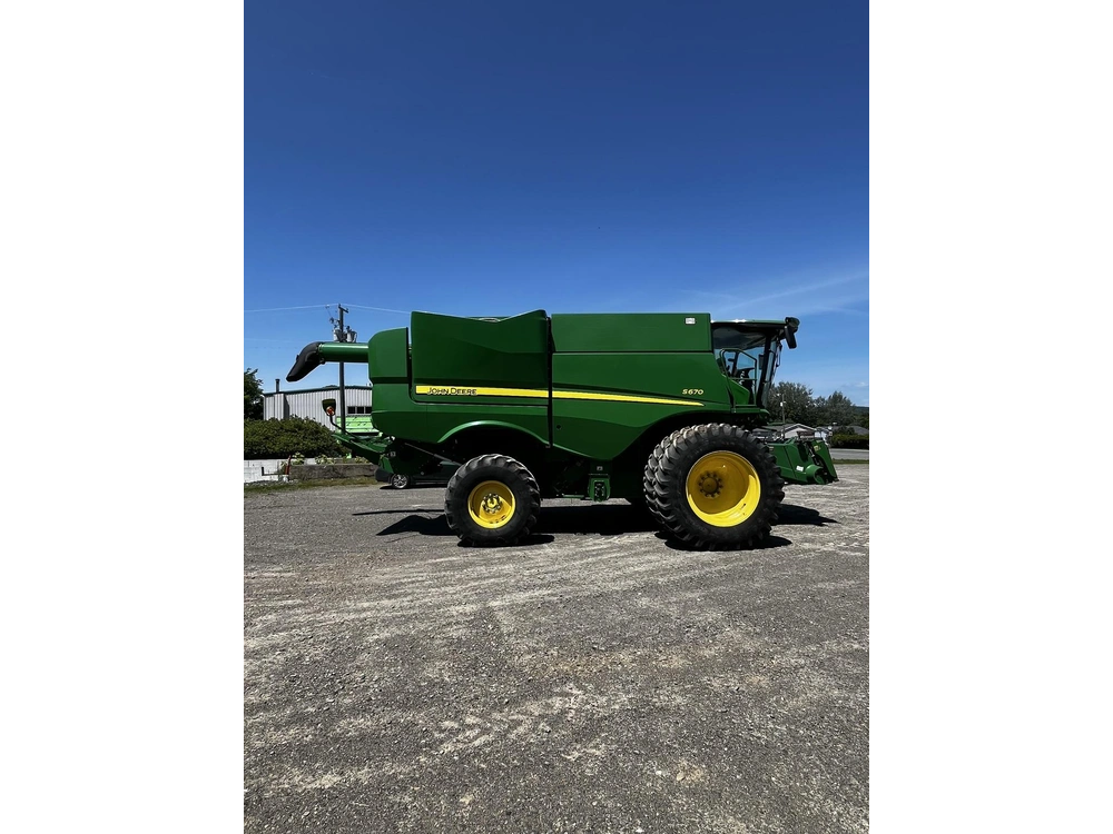 2015 John Deere S670 alt