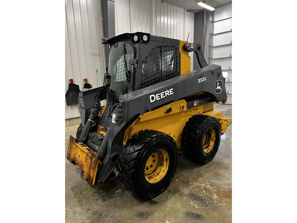 John Deere 332g 2023 alt