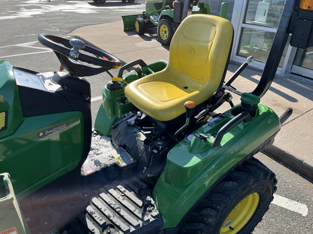 2021 John Deere 1023e alt