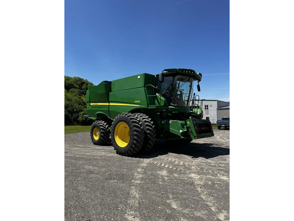 2015 John Deere S670 alt