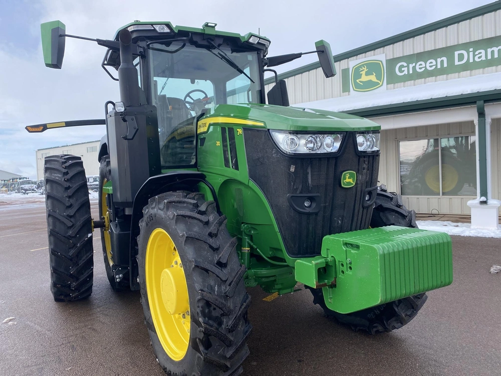 2023 John Deere 7r 210 alt