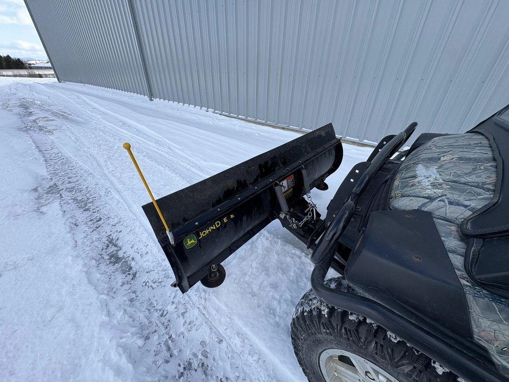 2012 John Deere Xuv 825i Camo alt